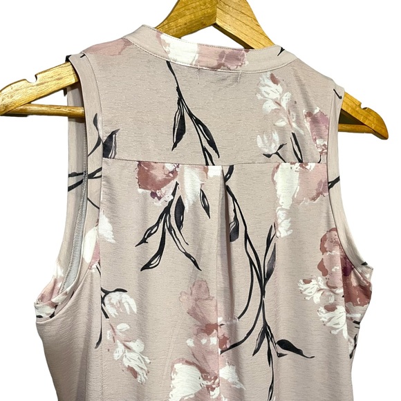 * 3 for $19 * Eclipse Floral V neck tank top - Picture 4 of 7